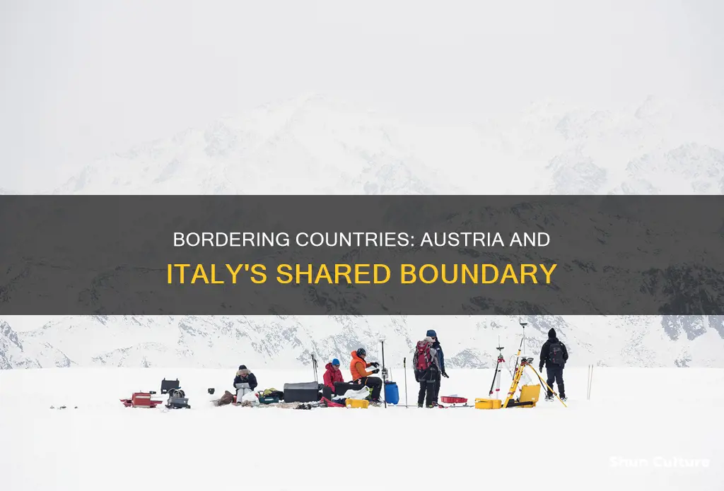 does austria border italy