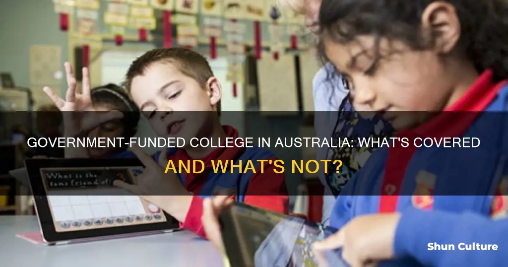 does the government pay for college in australia