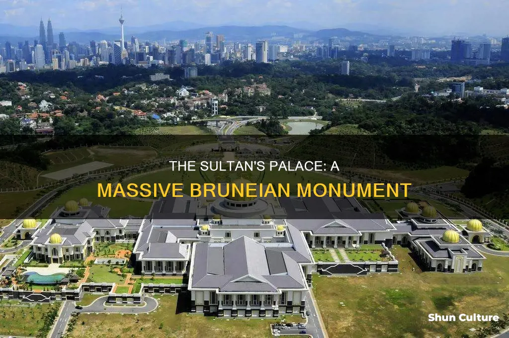 how big is the sultan of brunei palace