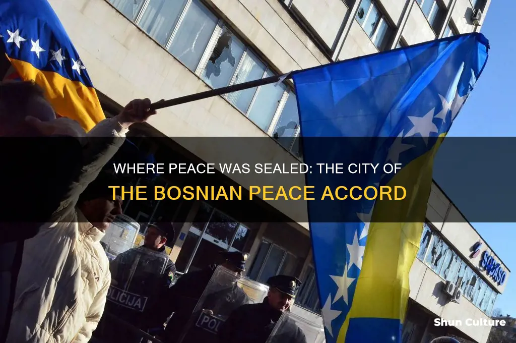 what city was the bosnian peace accord signd in