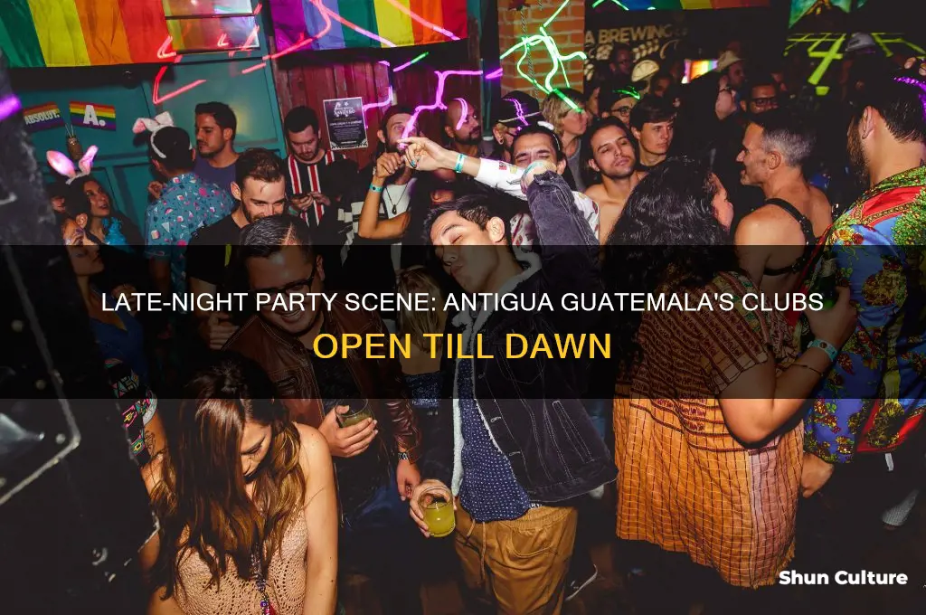 what clubs stay open late in antigua guatemala