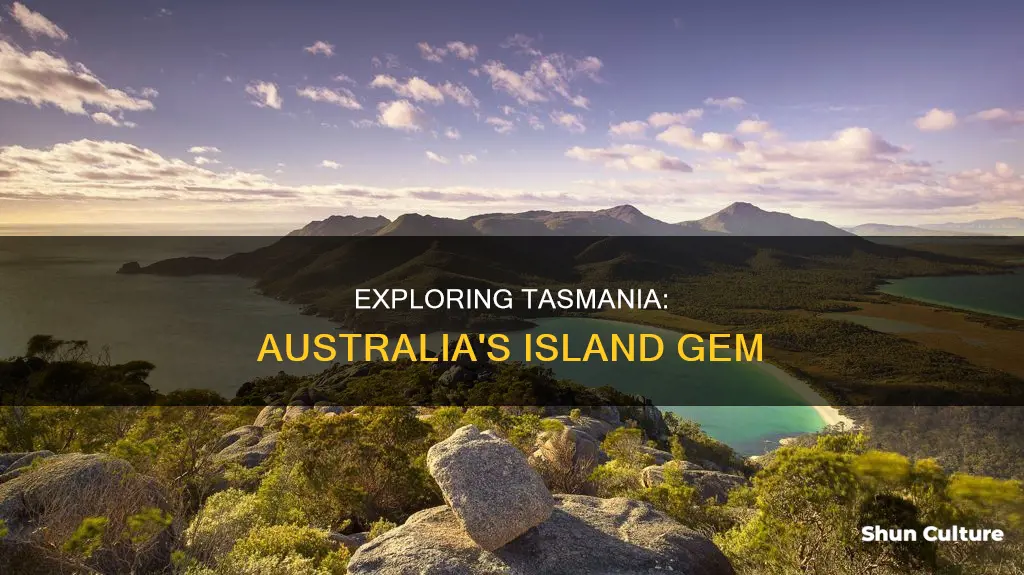 what island sits off the southeast coast of australia