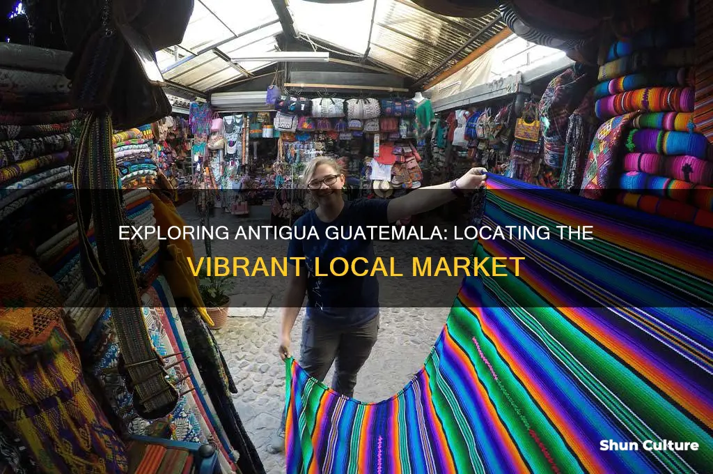 where is the market in antigua guatemala