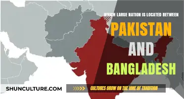 Exploring India: The Vast Nation Between Pakistan and Bangladesh